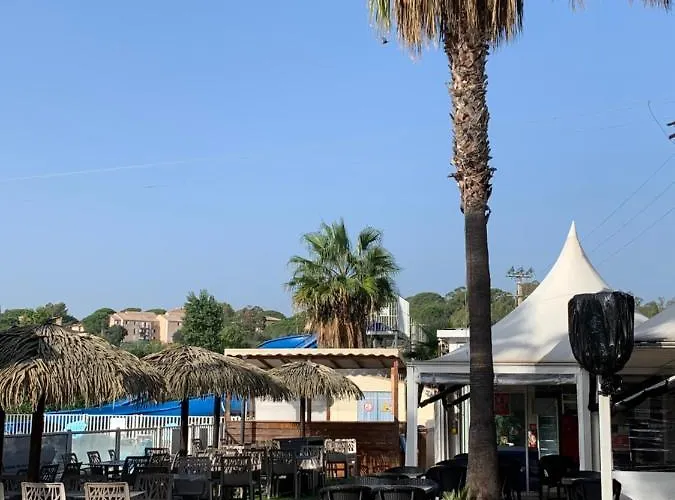 אתר קמפינג Little John Fréjus